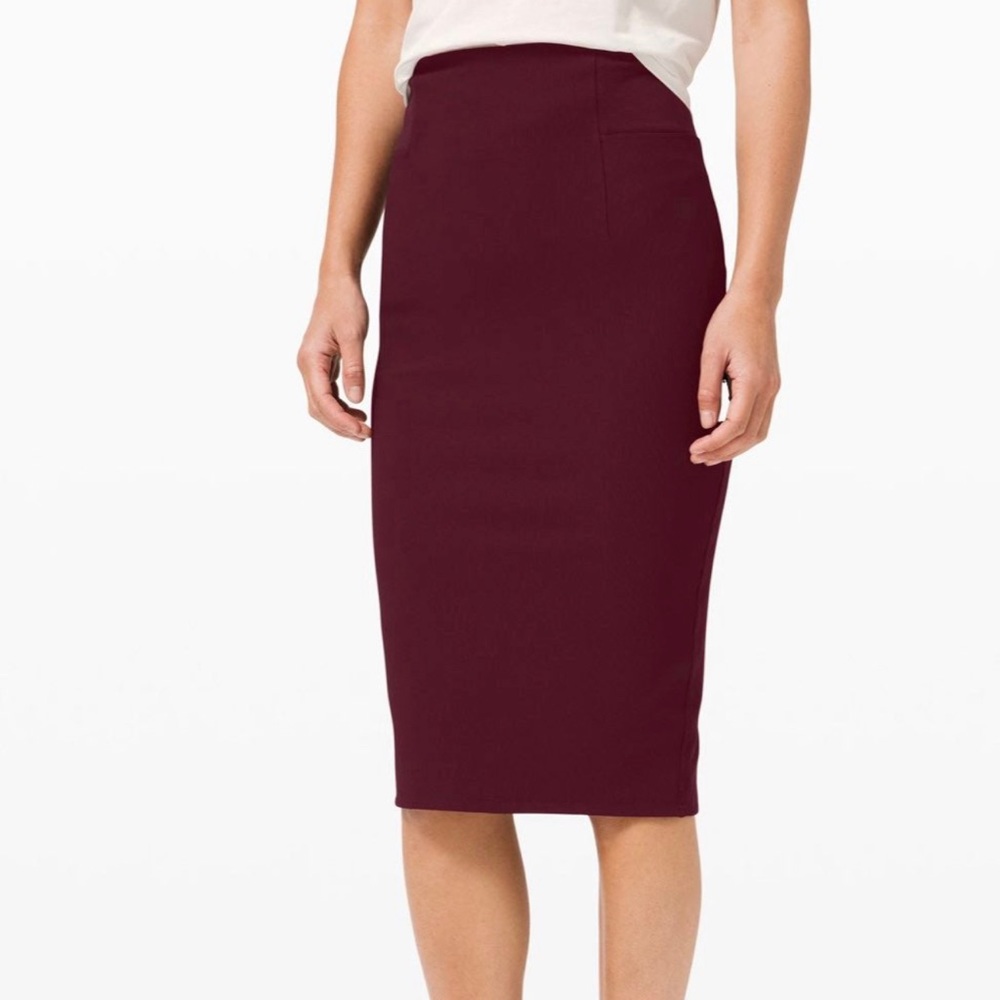EUC Lululemon A New Route Skirt